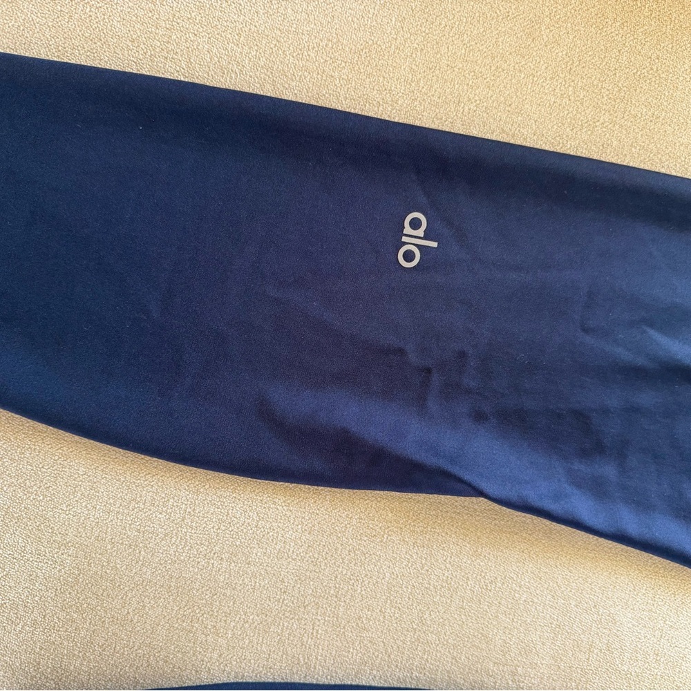 ALO Yoga Airlift 7/8 Navy Leggings - Picture 3 of 4